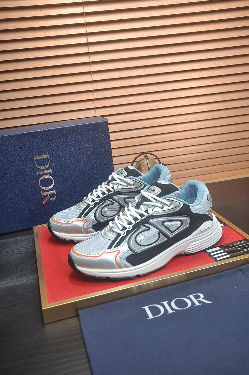 Men's men's shoes 💰: 500💶 (top original order) Brand: Dior (Dior) Standard code: Men's code 38-44 (45 customized) Grade: Same as the official website Material: Top original cowhide spliced ​​together Original wear-resistant and lightweight outsole Style category: Fashionable casual shoes Distinguished luxury brand elements top luxury Color: Actual picture color